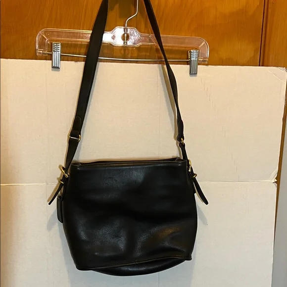 Coach Vintage Elegant Black Leather Shoulder Bag - Picture 2 of 16